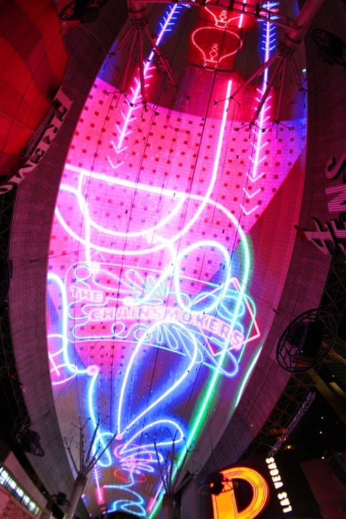 Chainsmokers light show