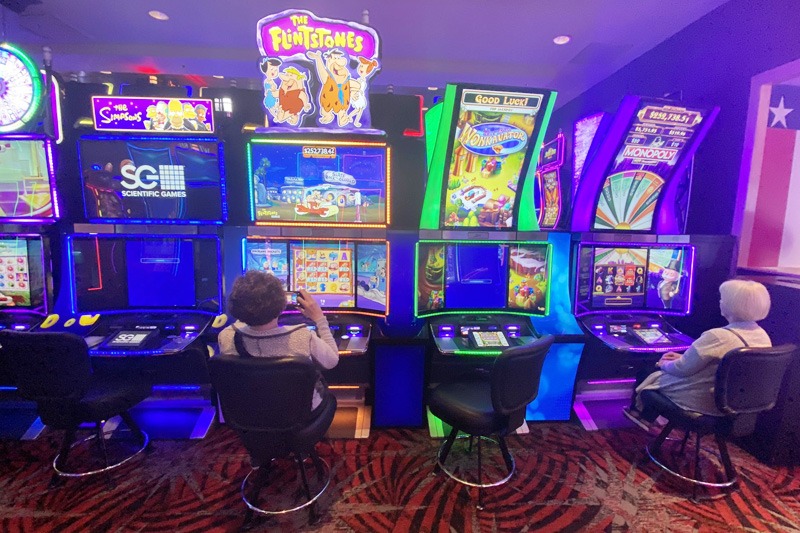 Slot machine social distancing
