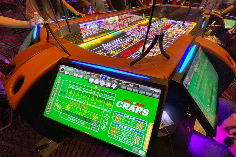 $5 Stadium Craps w/ LIVE shooters @ Planet Hollywood. Yes, you (shooter) get to come up to the table and actually roll the dice. : r/Craps