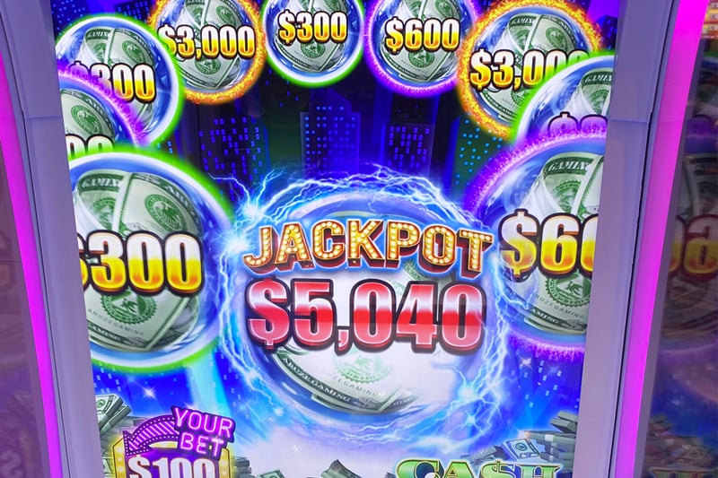 Go Go Claw slot machine