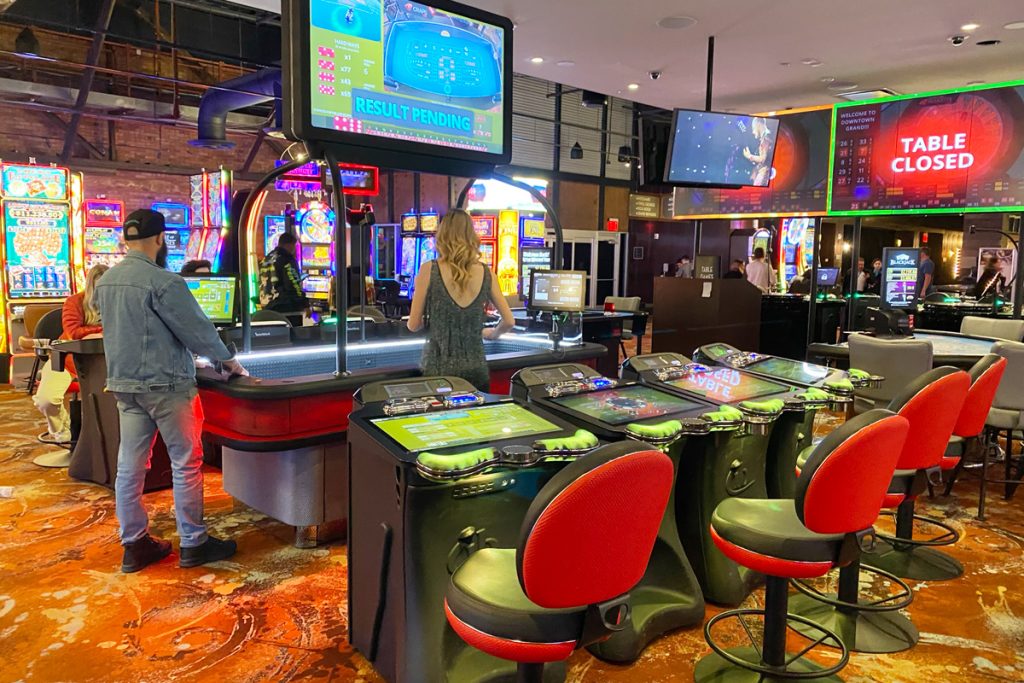 Deep Dive Hybrid Stadium Craps Rolls Into Downtown Grand Vital Vegas