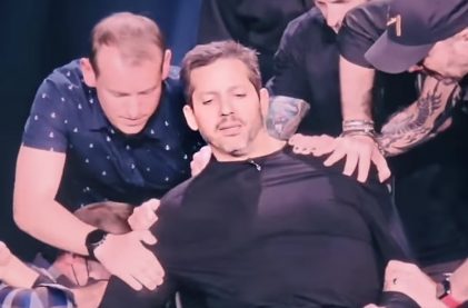 Magician David Blaine Dislocates Shoulder During Show, Soldiers On
