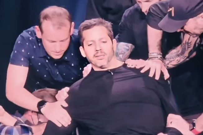 Magician David Blaine Dislocates Shoulder During Show, Soldiers On