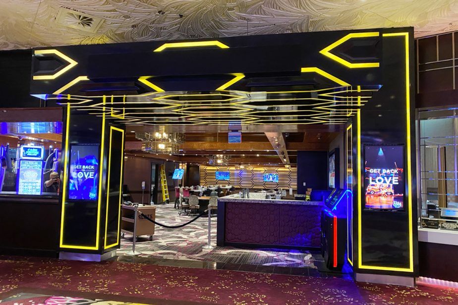Mirage Extinguishes Smoke-Free Slot Room