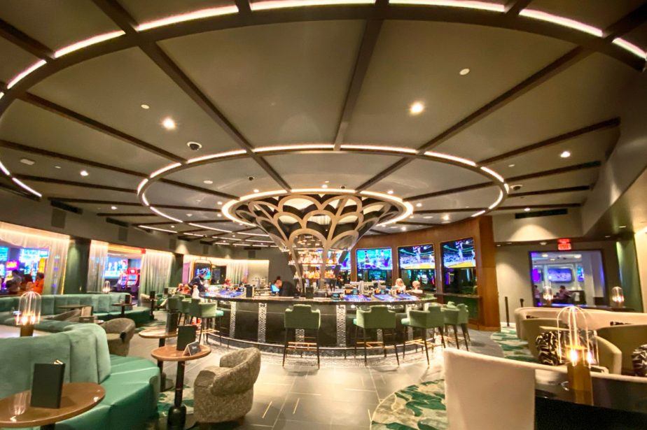 Harrah’s Unveils Titillating New Lounge, The Lounge