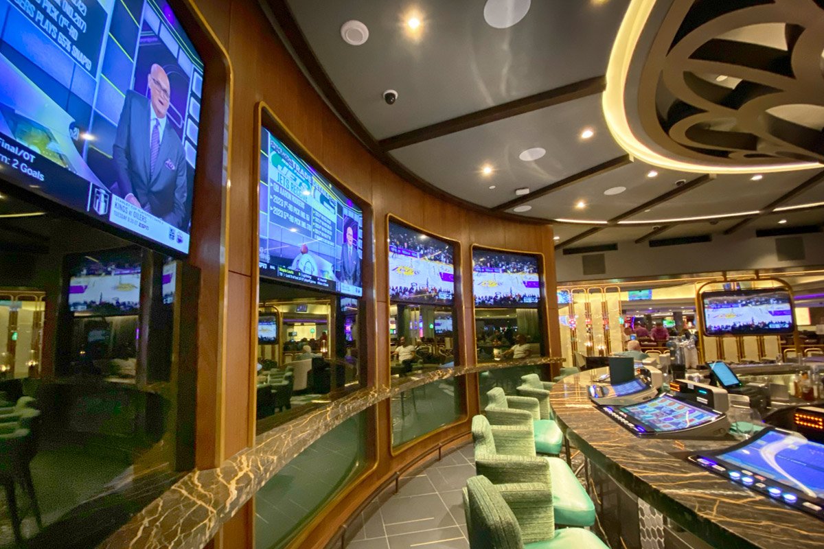 Harrah's Unveils Titillating New Lounge, The Lounge Vital Vegas
