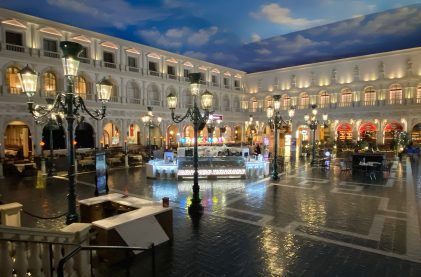 Perfunctory Round-Up: A Metric Ass-Ton of Venetian Restaurant Goings-On