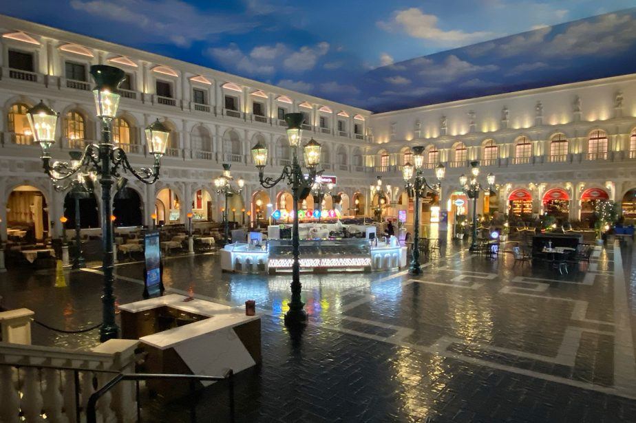 Perfunctory Round-Up: A Metric Ass-Ton of Venetian Restaurant Goings-On