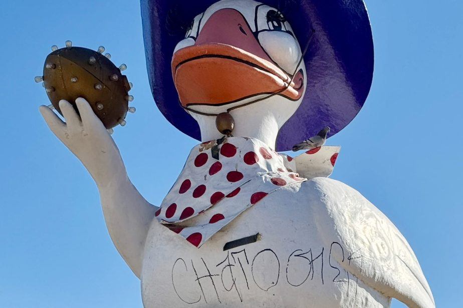 Douchebag Defaces Vintage Golden Goose in Downtown Las Vegas