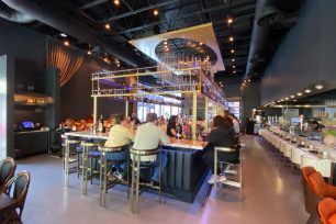 Long-Ailing Pepper Club Restaurant to Close at English Hotel